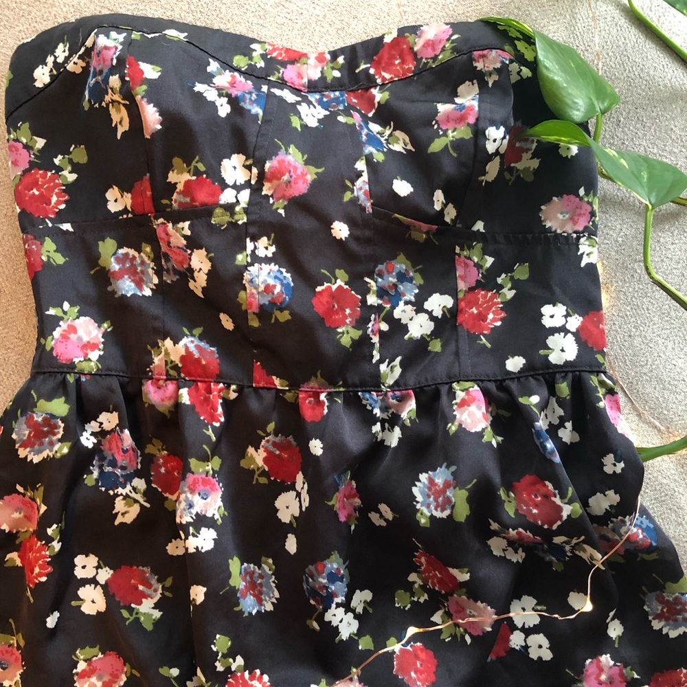 Beautiful, Silky Strapless Top with Floral Pattern